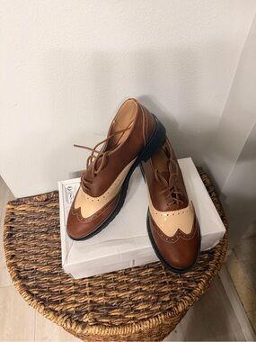 Women's Two-Tone Brown and Cream Wingtip Oxfords
